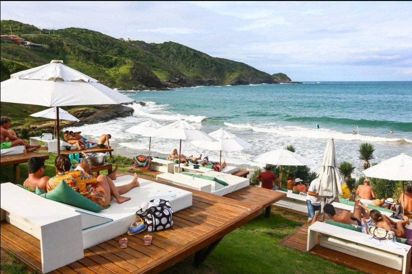 Praia Brava, localizada em Búzios - Metrópoles