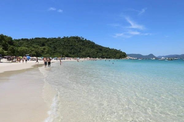 Localizada em Florianópolis, a Praia da Ilha do Campeche- Metrópoles