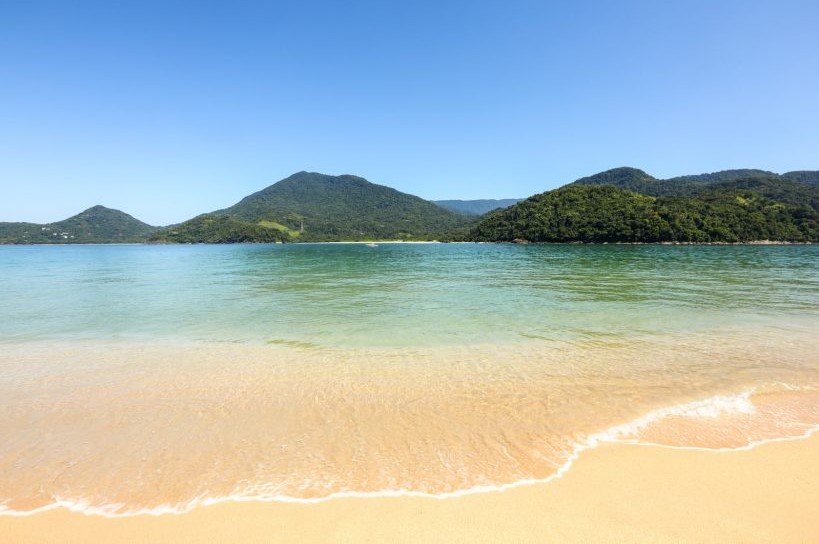 Praia da Ilha do Prumirim, em São Paulo - Metrópoles