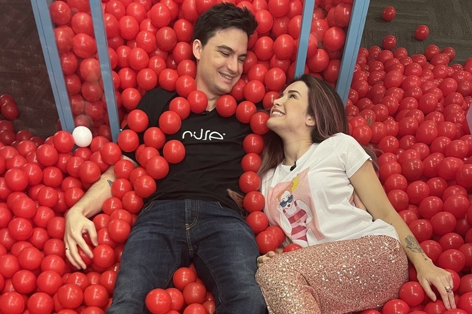 “Não preciso ganhar fama”, diz Felipe Neto após shippar ex com outro