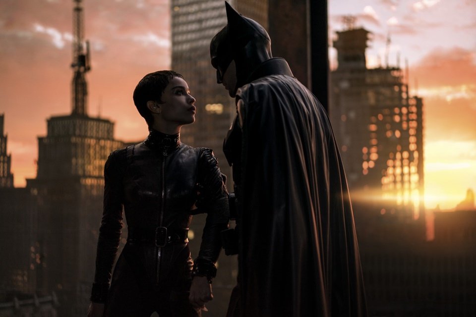 Zoe Kravitz como Mulher-Gato e Robert Pattinson como Batman