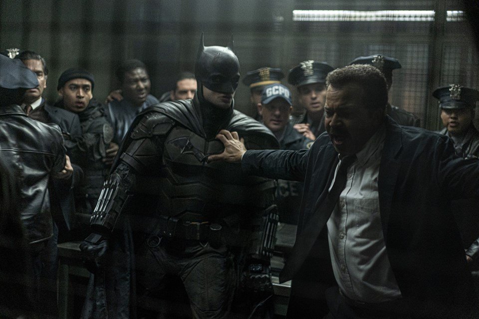 Batman em conflito com policiais