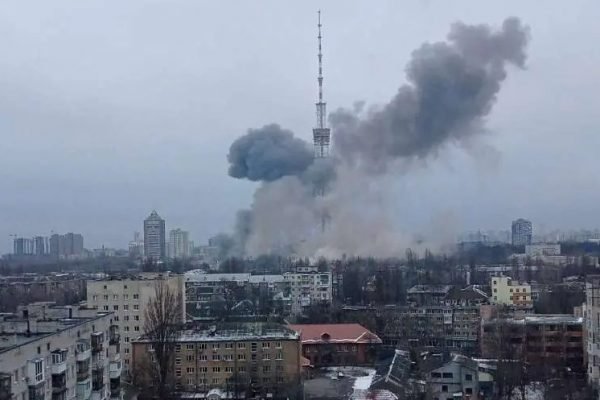Torre de TV em Kiev alvo de bombardeio russo
