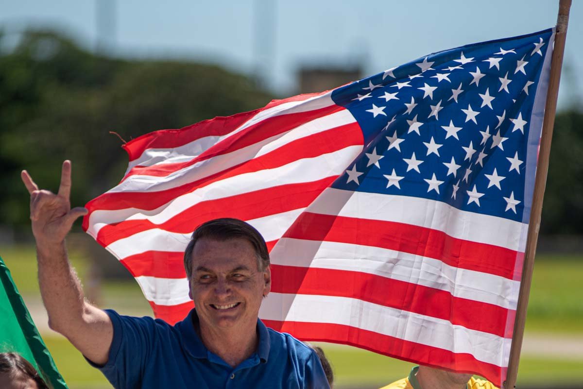 Bolsonaro participa da manifestação na rampa do Planalto