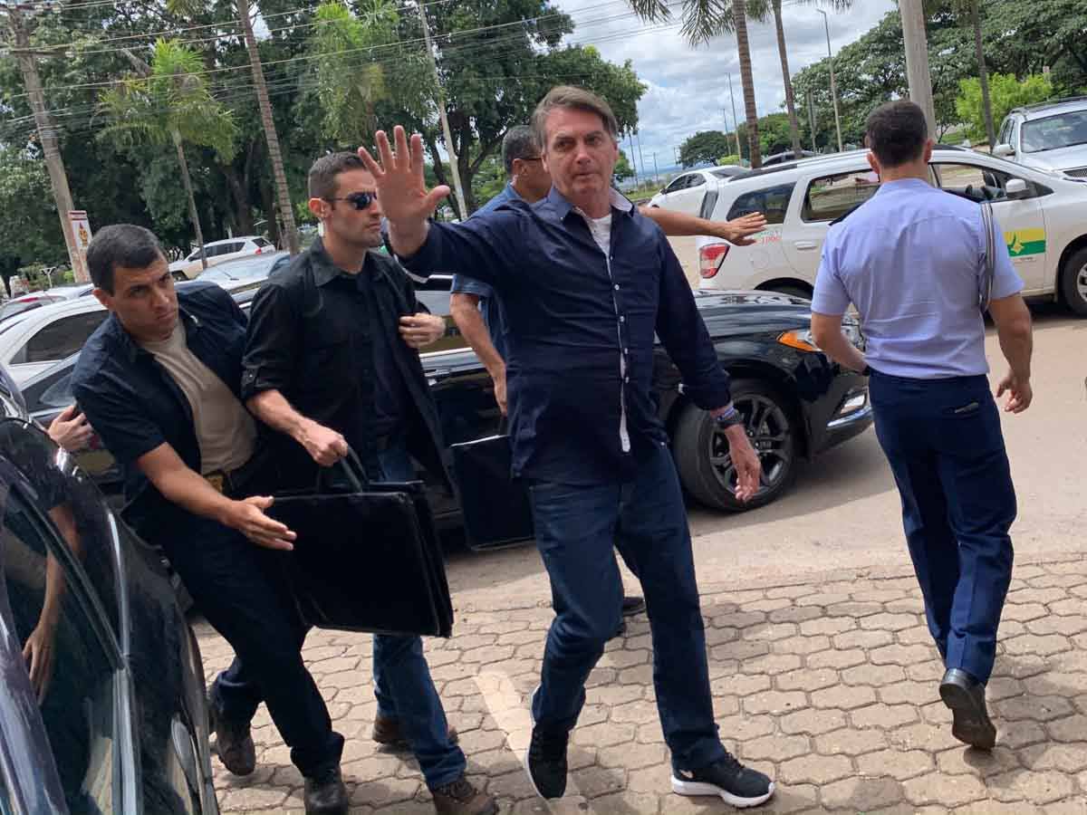 Presidente Jair Bolsonaro em comércios carnes em Taguatinga