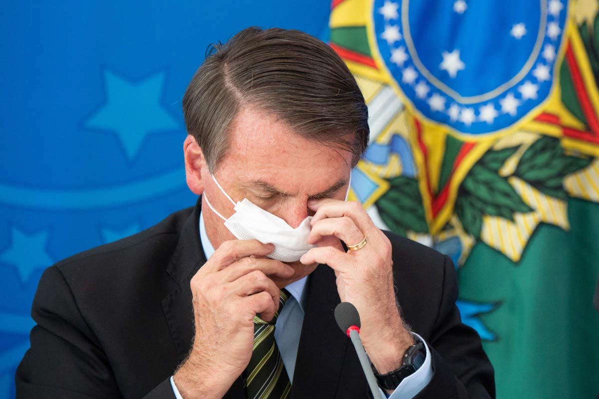 Presidente Bolsonaro durante pandemia uso de máscara