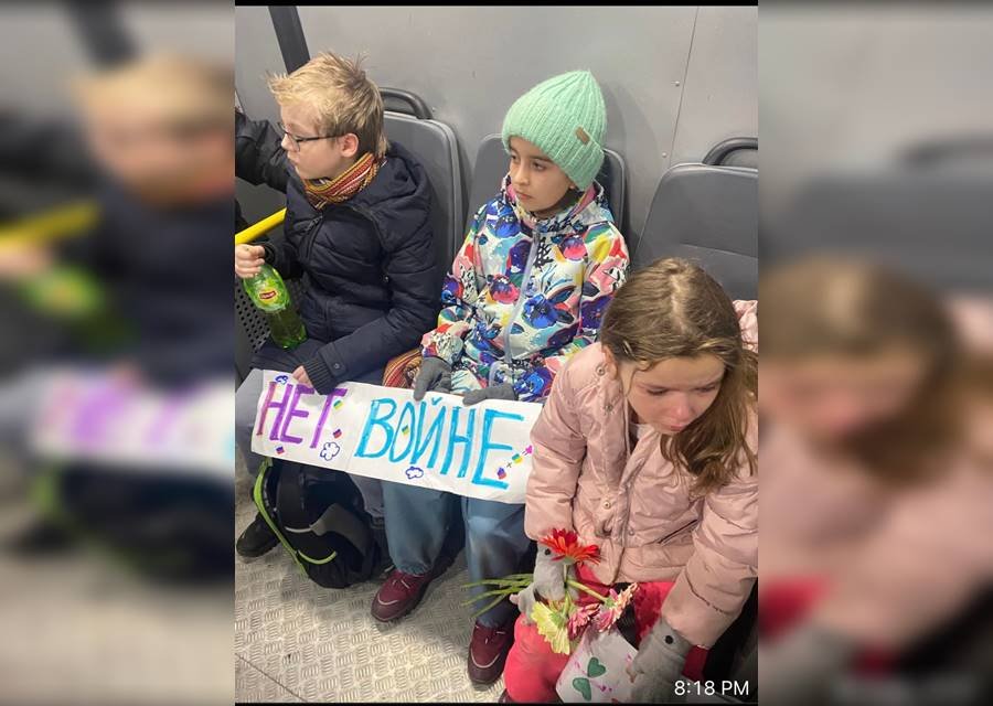Em Moscou, cinco crianças são presas em protesto contra a guerra