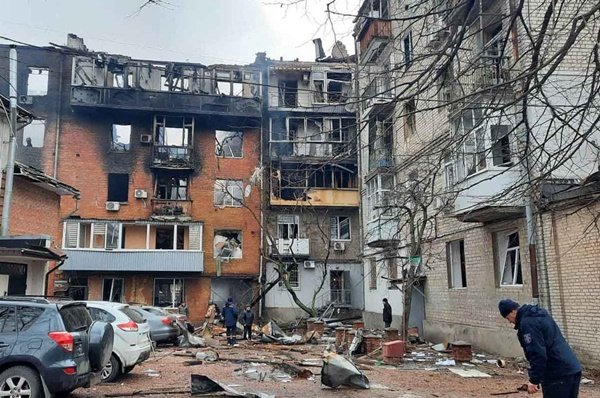 Prédios e estruturas completamente destruídas após ataques russos na Ucrânia - Metrópoles