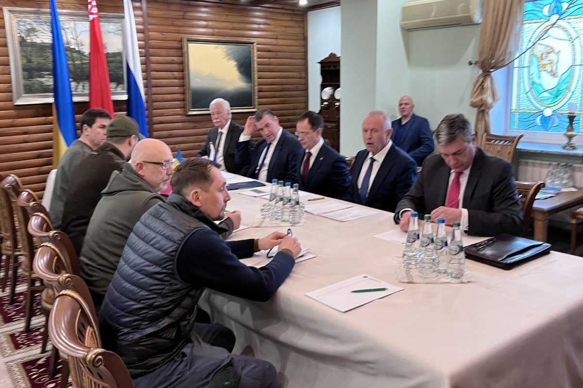 Com mundo em alerta, Rússia e Ucrânia tentam acordo de cessar-fogo