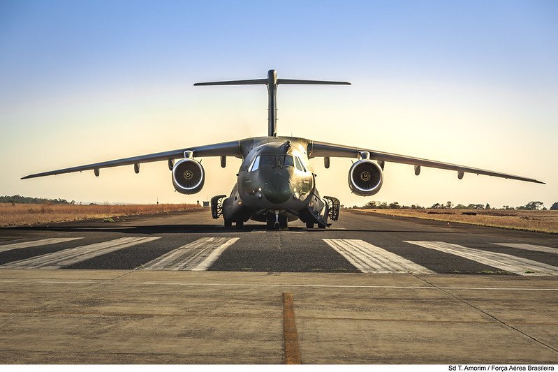 Veja imagens do avião da FAB que vai resgatar brasileiros da