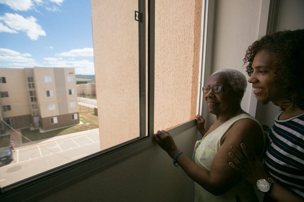 costureira do DF é contemplada por programa social e se muda para casa própria