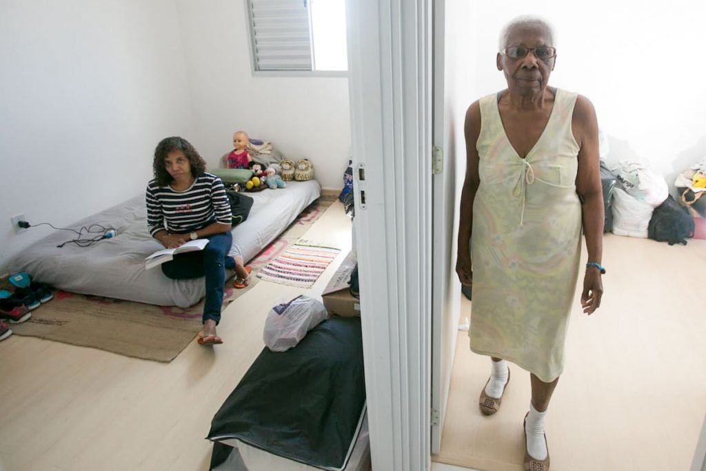 costureira do DF é contemplada por programa social e se muda para casa própria