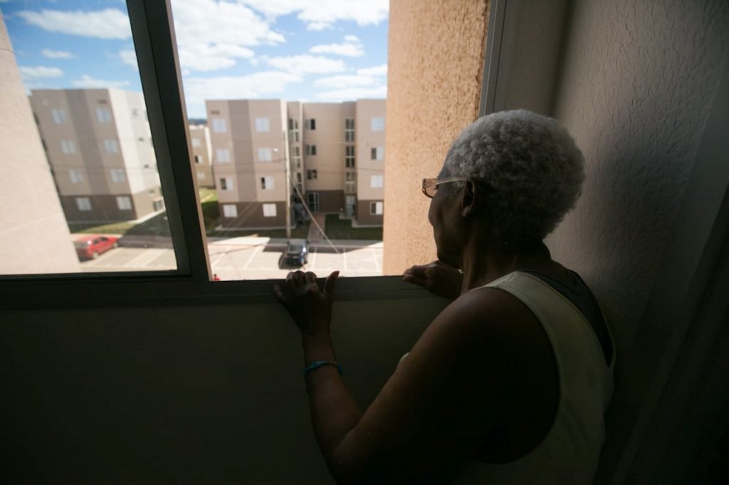 costureira do DF é contemplada por programa social e se muda para casa própria