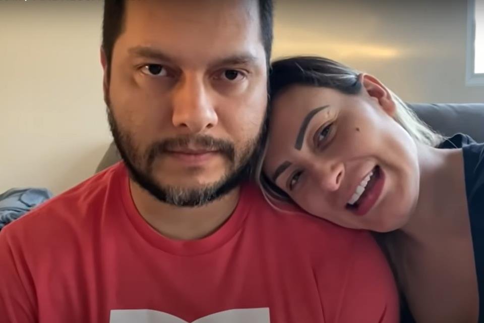 Andressa Urach responde críticas por deixar filho filmar conteúdos  eróticos: 'Em família é melhor