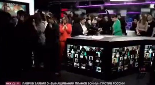 Emissora de TV russa sai do ar depois de “Não à guerra” ao vivo