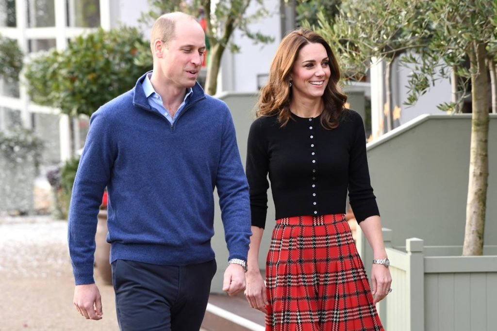 Fotografia colorida. Kate Middleton e príncipe William