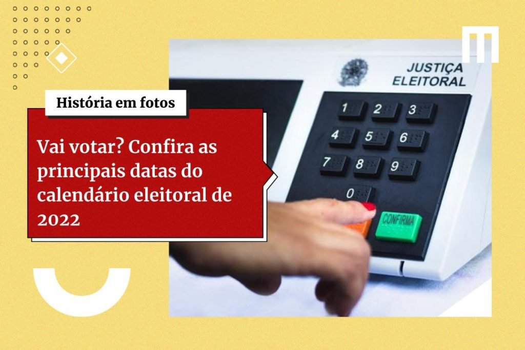 Mulher com esmalte vermelho simula votação em urna-Metrópoles