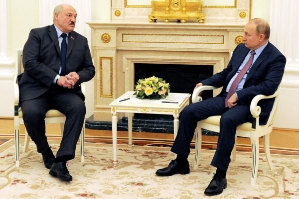 presidentes Aleksandr Lukashenko, de Belarus, e Vladimir Putin, da Rússia