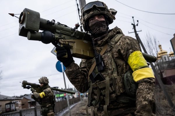 Rússia sobe o tom e faz ameaça ao Reino Unido por apoio à Ucrânia