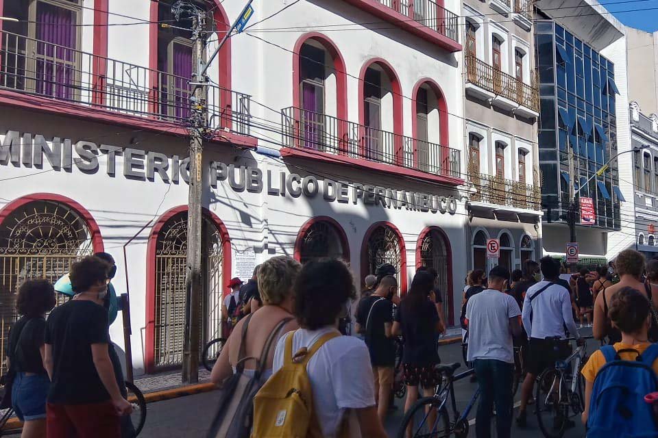 protesto por morte do menino Miguel em recife