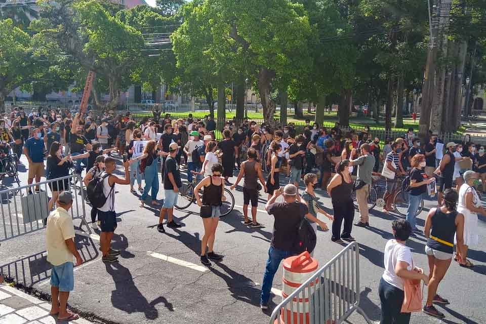 protesto por morte do menino Miguel em recife