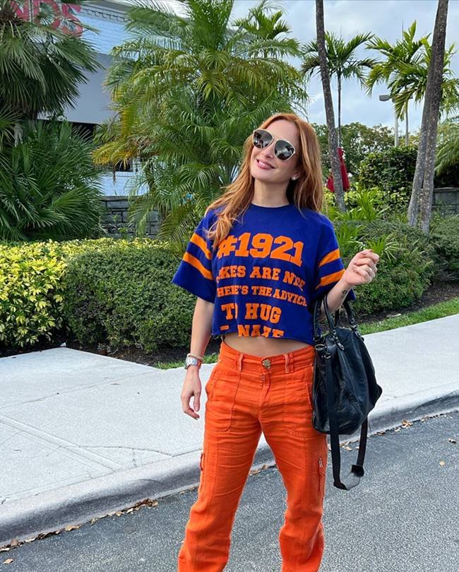 Claudia Leitte com cabelo ruivo