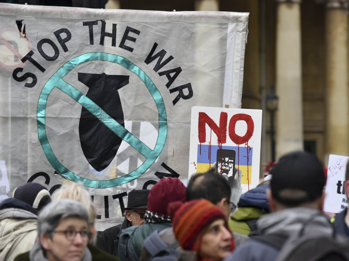 Stop the War Coalition e CND organizaram protesto Não à Guerra na Ucrânia para pedir o fim da guerra na Ucrânia e a retirada da Rússia