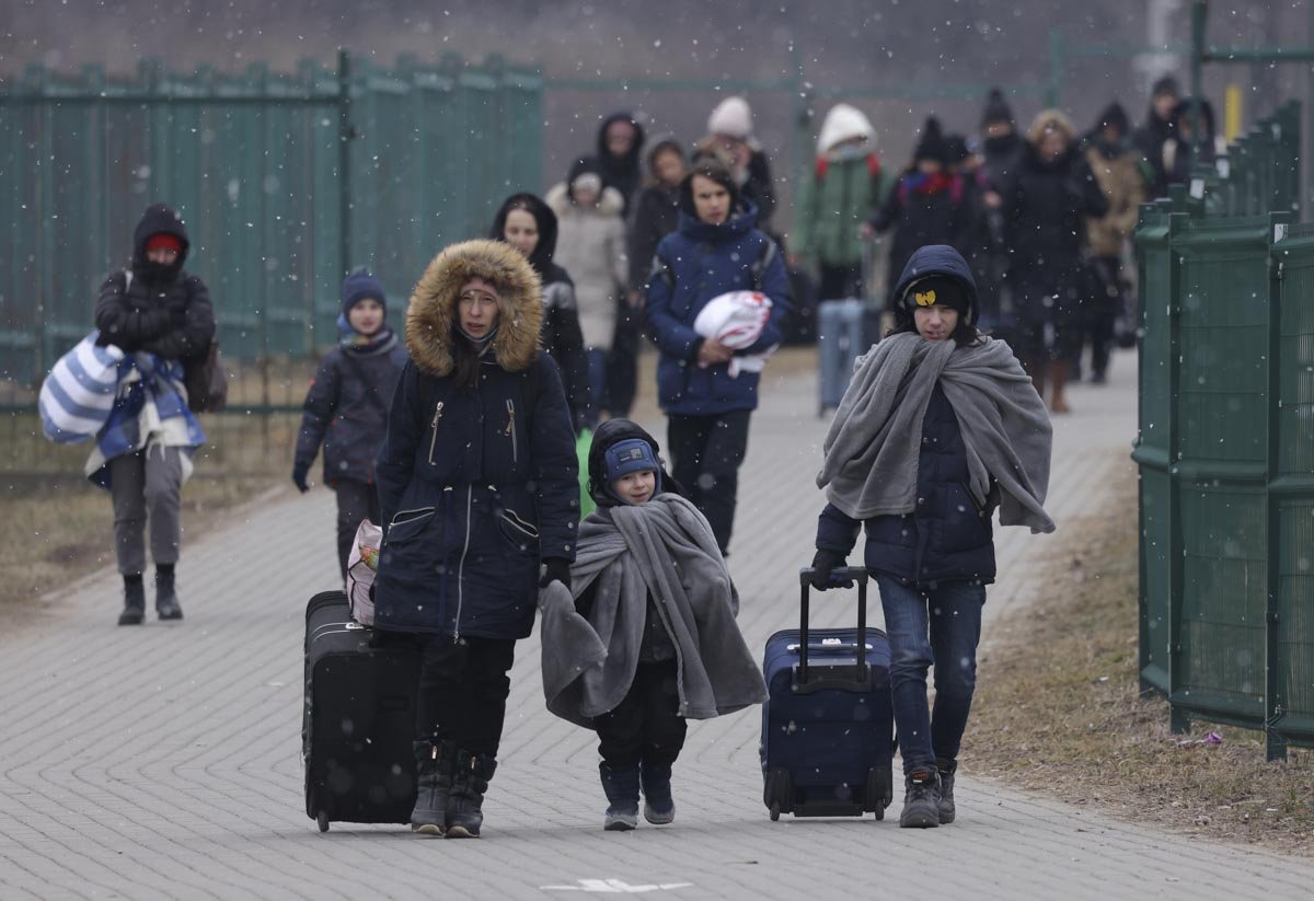 Di&aacute;rio de guerra: cerco a Putin, petr&oacute;leo dispara e onda de refugiados