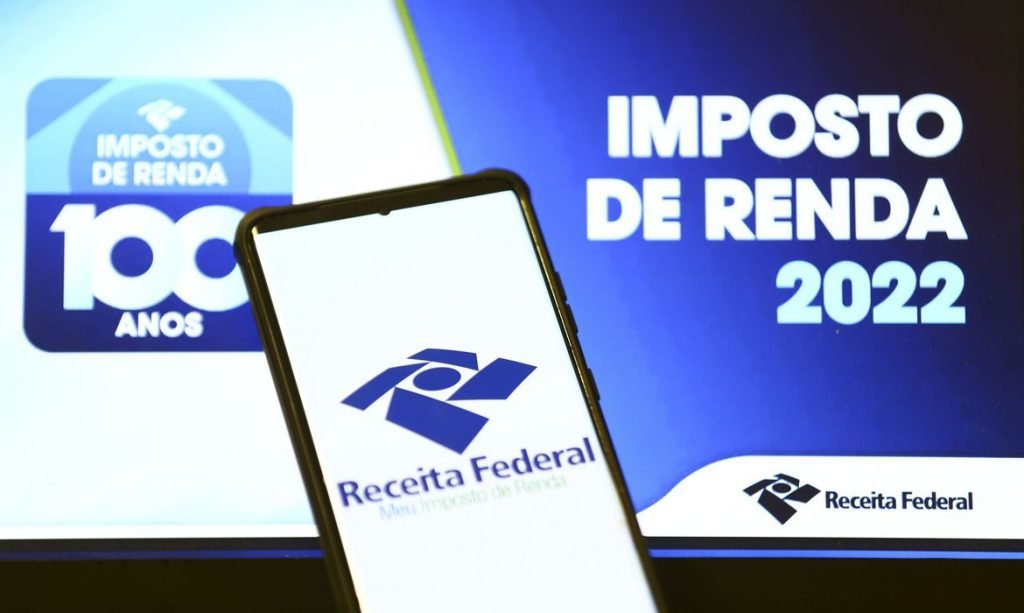 Tela de celular mostra aplicativo da Receita Federal-Metrópoles