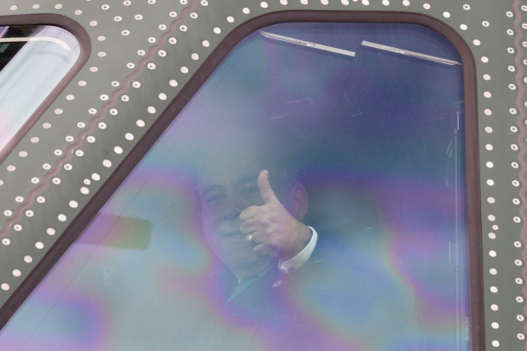 ministro marcelo queiroga durante envio da aeronave à Polônia para resgate de brasileiros e transporte de doação humanitária para Varsóvia, na Polônia FAB brasil 8