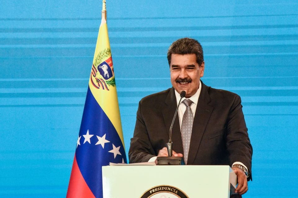 Após reaproximação, Venezuela solta dois presos dos EUA, diz jornal