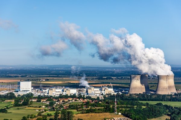 Usina nuclear em funcionamento na França