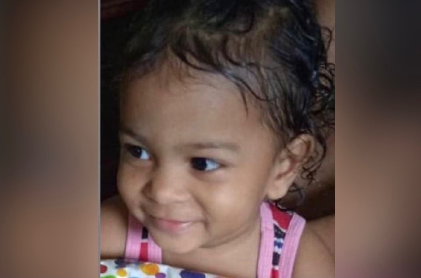 Bebê de 2 meses morre sufocado após adormecer com a mãe e padrasto