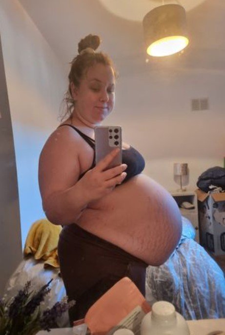bebê pesando bola de boliche3