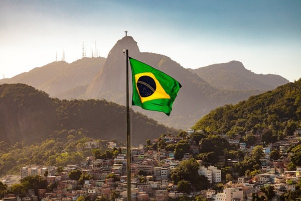 Fotografia de uma bandeira do Brasil - Metrópoles