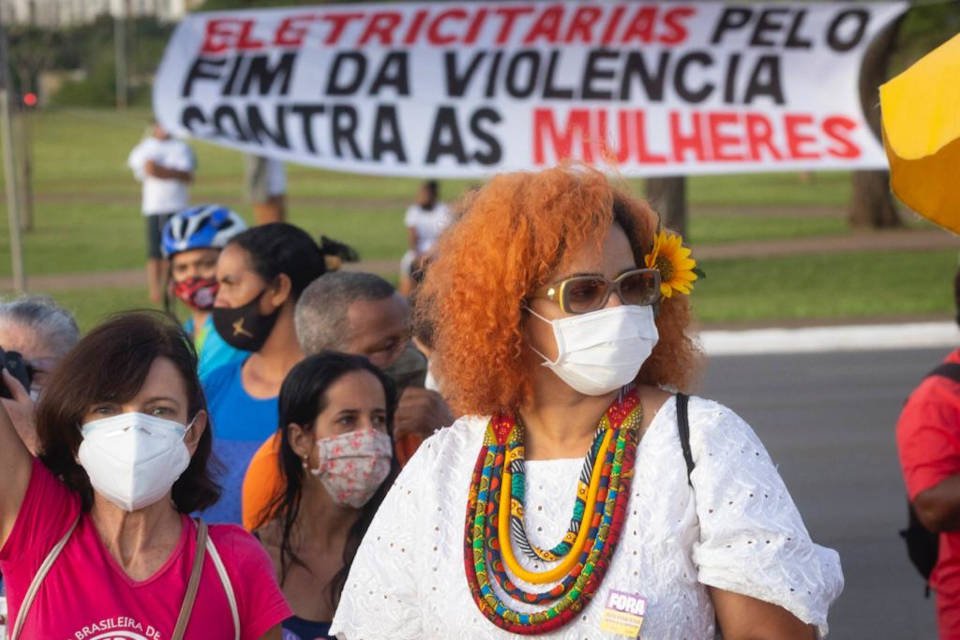 Em manifestação contra o machismo, racismo e lgbtfobia na Esplanada,mulheres se reúnem para protestar - Metrópoles