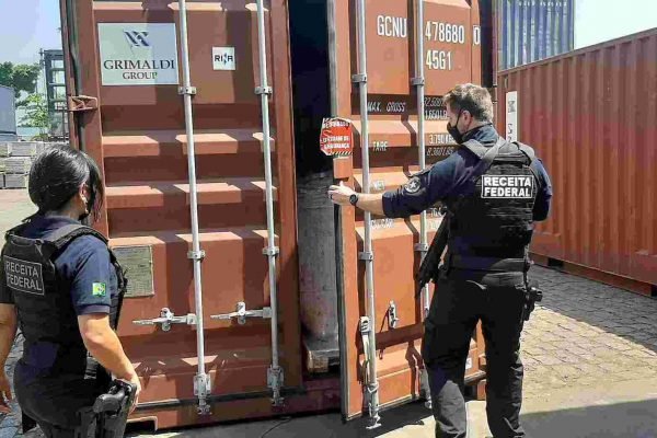 A Polícia Federal apreendeu nesta terça-feira (8/3) mais de uma tonelada de cocaína no Porto de Santos, no litoral de São Paulo