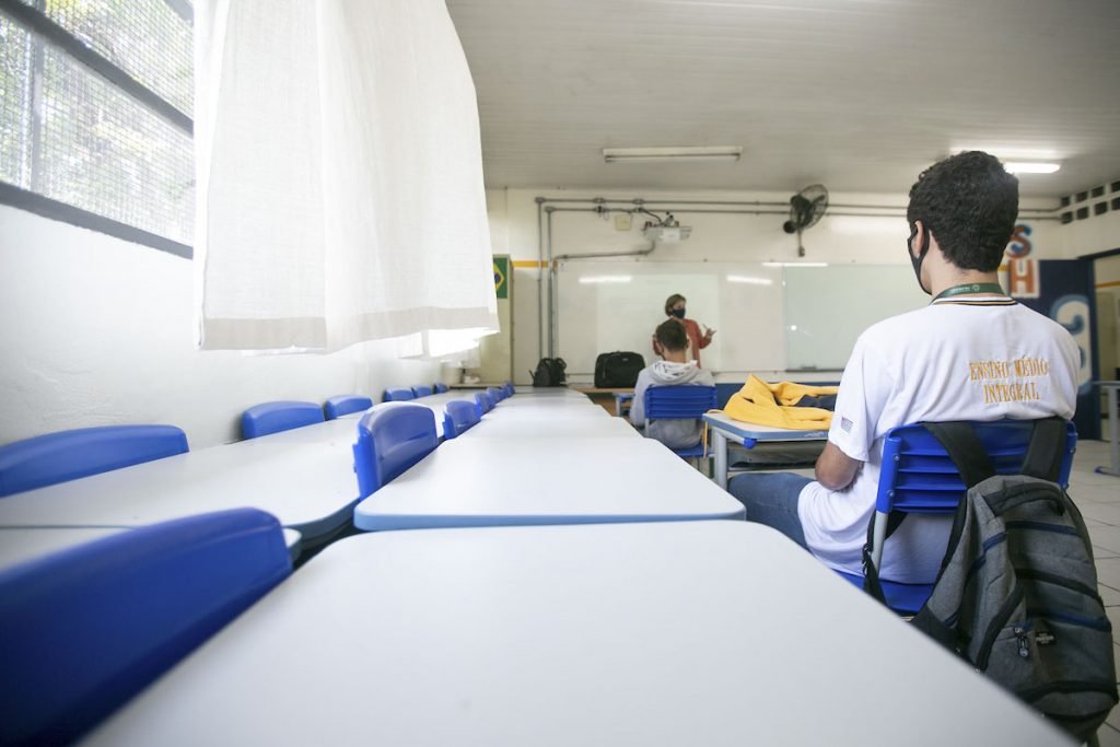 Alunos de são paulo durante aulas durante pandemia