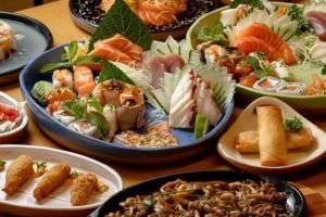 Japonês Nazô aposta em esteira de sushis e manda bem em opções quentes