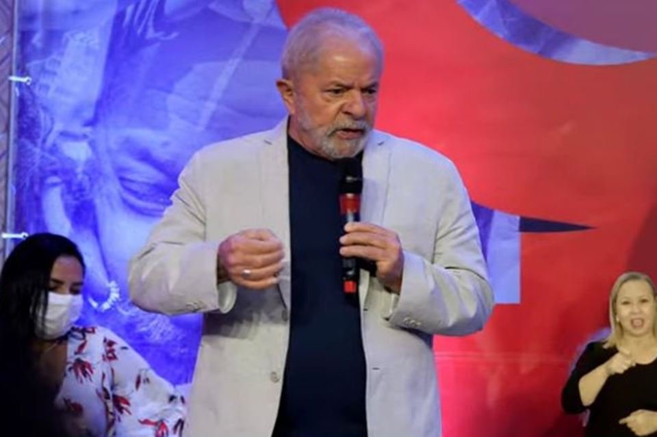 Lula diz que Lira, com “orçamento secreto”, manda mais que Bolsonaro