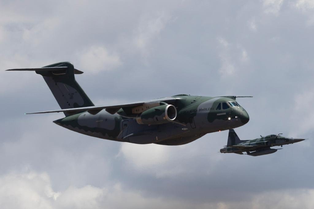 Aviões da FAB se preparam para pousar em base aérea de Brasília com resgatados da Polônia que fugiram da guerra na Ucrânia - Metrópoles