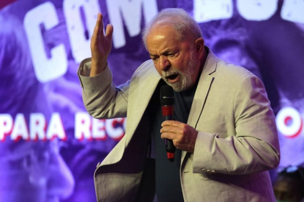 O ex-presidente Luiz Inácio Lula da Silva (PT), participa nesta manhã de quinta-feira,10, no hotel Nobile Downtown, da reunião “Mulheres com Lula para reconstruir o Brasil”, organizada pela Secretaria Nacional de Mulheres do PT e pela presidente do partido, deputada Gleisi Hoffmann (PT). Foto: Fábio Vieira/Metrópoles