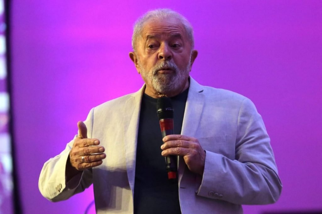 O ex-presidente Luiz Inácio Lula da Silva (PT), participa nesta manhã de quinta-feira,10, no hotel Nobile Downtown, da reunião “Mulheres com Lula para reconstruir o Brasil”, organizada pela Secretaria Nacional de Mulheres do PT e pela presidente do partido, deputada Gleisi Hoffmann (PT). Foto: Fábio Vieira/Metrópoles