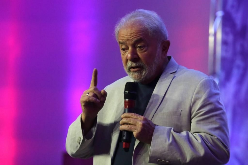 O ex-presidente Luiz Inácio Lula da Silva (PT), participa nesta manhã de quinta-feira,10, no hotel Nobile Downtown, da reunião “Mulheres com Lula para reconstruir o Brasil”, organizada pela Secretaria Nacional de Mulheres do PT e pela presidente do partido, deputada Gleisi Hoffmann (PT). Foto: Fábio Vieira/Metrópoles