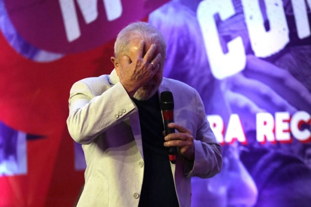 O ex-presidente Luiz Inácio Lula da Silva (PT), participa nesta manhã de quinta-feira,10, no hotel Nobile Downtown, da reunião “Mulheres com Lula para reconstruir o Brasil”, organizada pela Secretaria Nacional de Mulheres do PT e pela presidente do partido, deputada Gleisi Hoffmann (PT). Foto: Fábio Vieira/Metrópoles