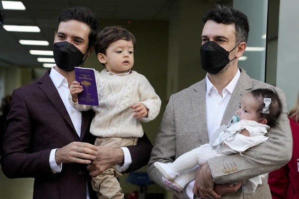 casal gay e filhos no Chile