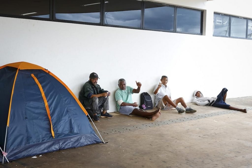 Pessoa em situação de rua próximo ao Museu da republica