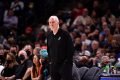 Brooklyn Nets é multado pela NBA por autorizar Kyrie nos vestiários