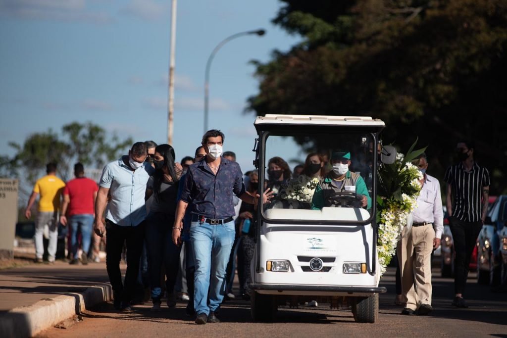 Enterro maria firmo avó de Michelle bolsonaro em taguatinga df