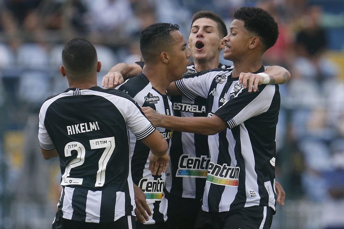 Vasco empata com o Botafogo no primeiro jogo da semifinal do